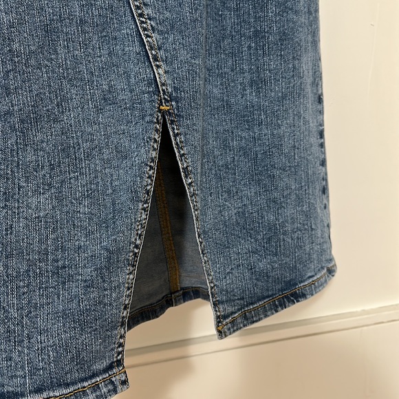 Banana Republic Denim Skirt - Picture 4 of 6
